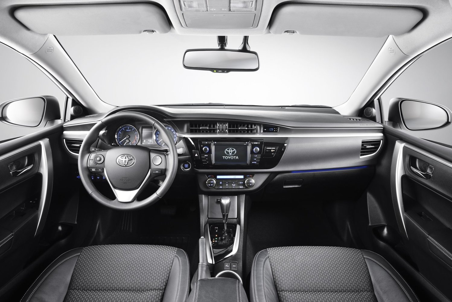 седан Toyota Corolla 2013 - 2016г выпуска модификация 1.4 MT (90 л.с.)