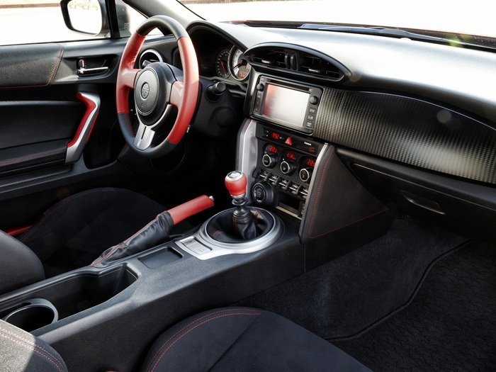 купе Toyota GT86 2012 - 2016г выпуска модификация Люкс 2.0 AT (200 л.с.)