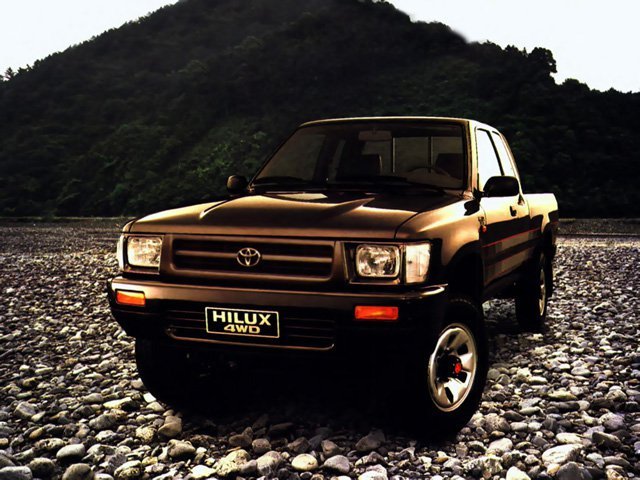 пикап 2 дв. Toyota Hilux 1988 - 1997г выпуска модификация 2.0 MT (88 л.с.) 4×4