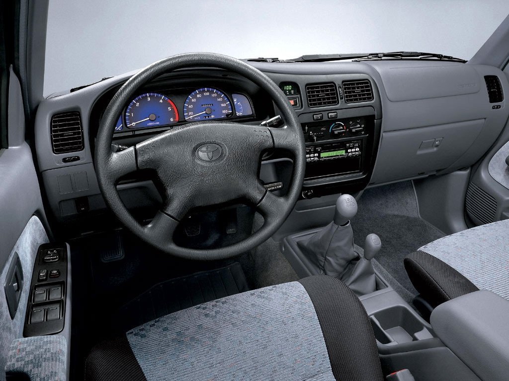 пикап 4 дв. Double Cab Toyota Hilux 2001 - 2005г выпуска модификация 2.0 AT (110 л.с.)