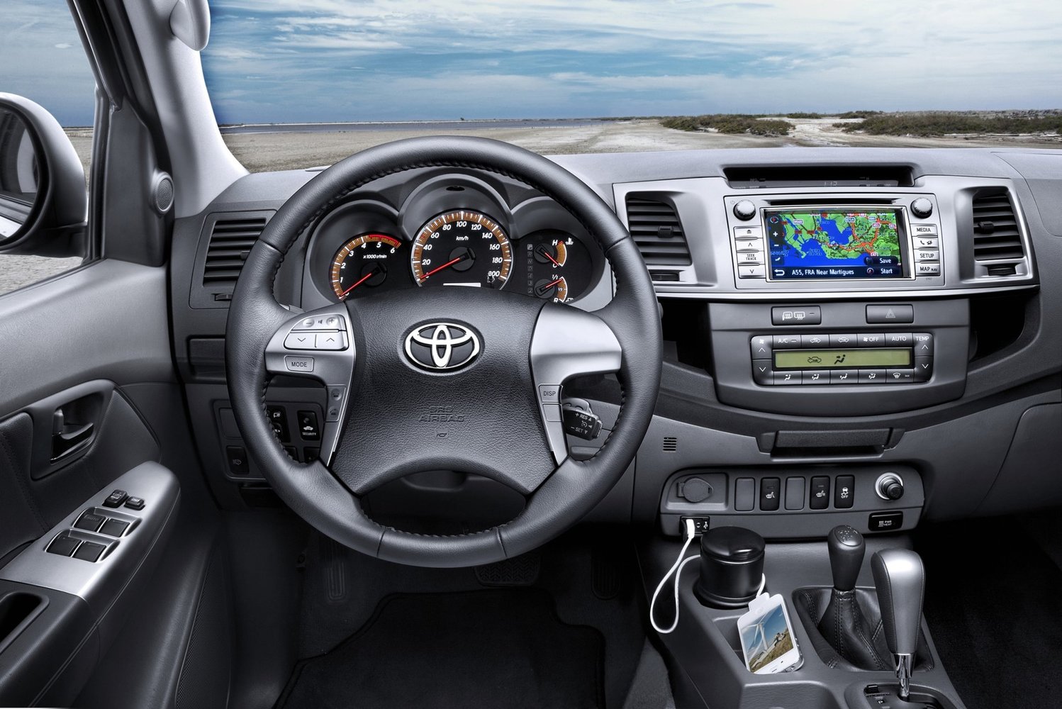 пикап Toyota Hilux 2011 - 2016г выпуска модификация 2.5 AT (144 л.с.) 4×4
