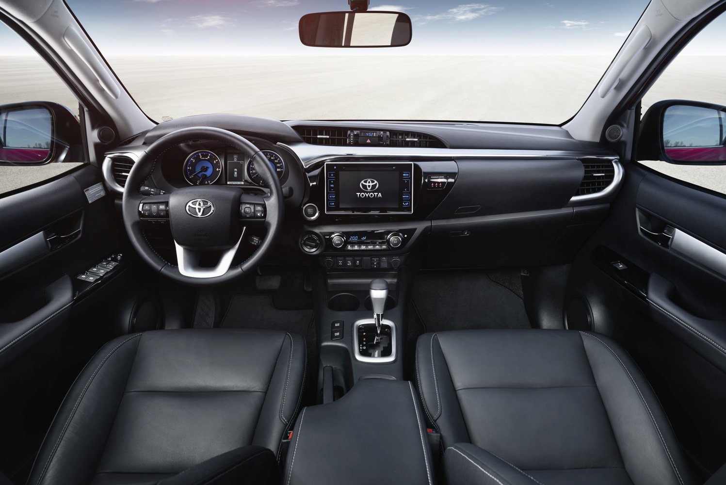 пикап Toyota Hilux 2015 - 2016г выпуска модификация 2.4 AT (150 л.с.)