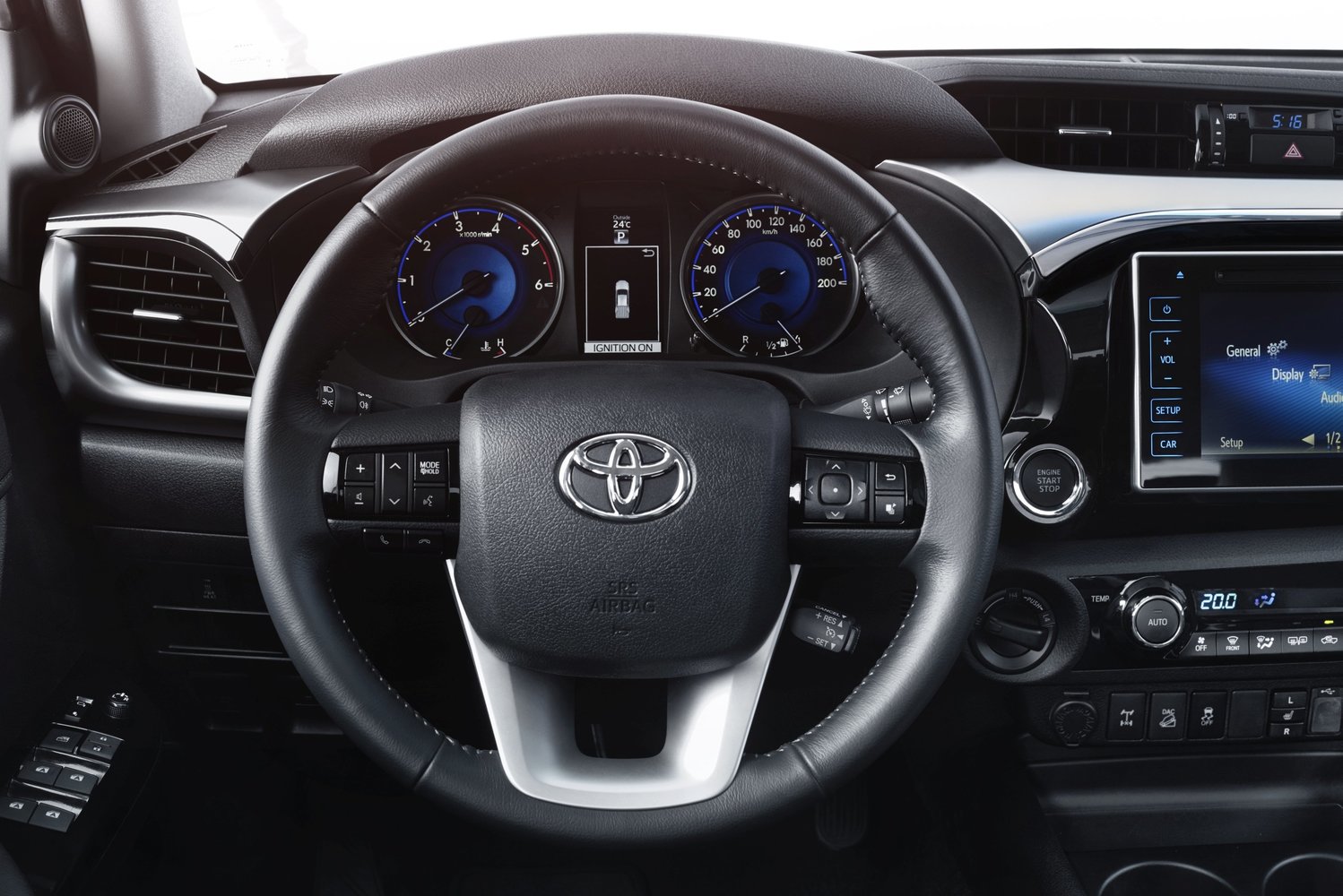 пикап Toyota Hilux 2015 - 2016г выпуска модификация 2.4 AT (150 л.с.)