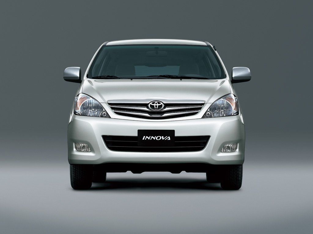 минивэн Toyota Innova 2004 - 2016г выпуска модификация 2.0 AT (136 л.с.)