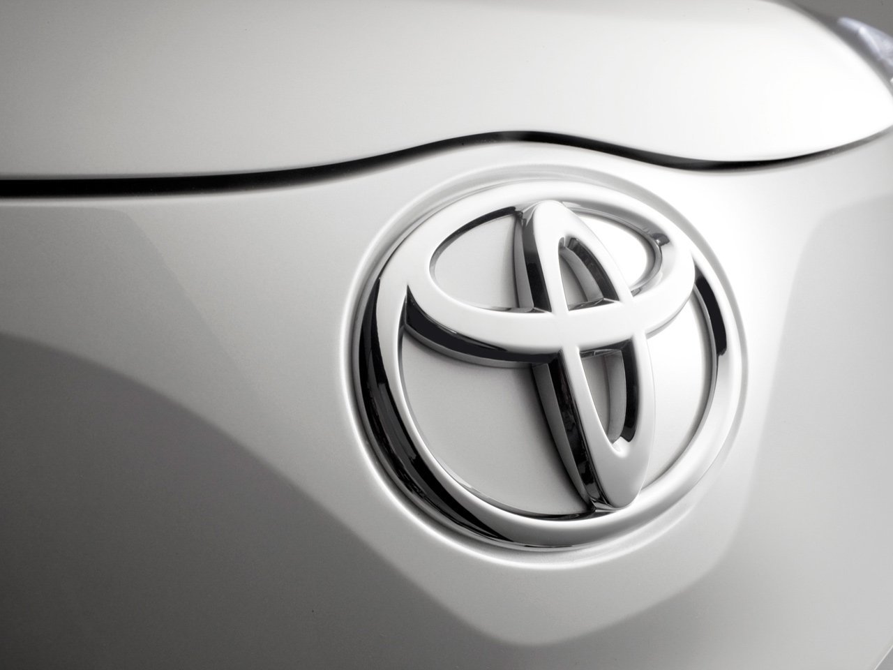 хэтчбек 3 дв. Toyota iQ 2009 - 2011г выпуска модификация 1.0 CVT (68 л.с.)