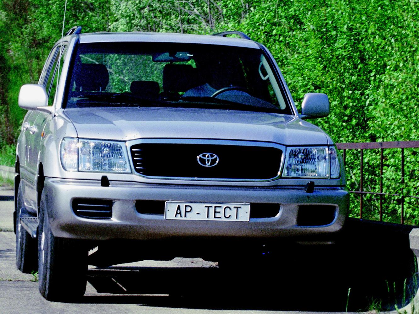 внедорожник Toyota Land Cruiser 1997 - 2002г выпуска модификация 4.2 AT (131 л.с.) 4×4