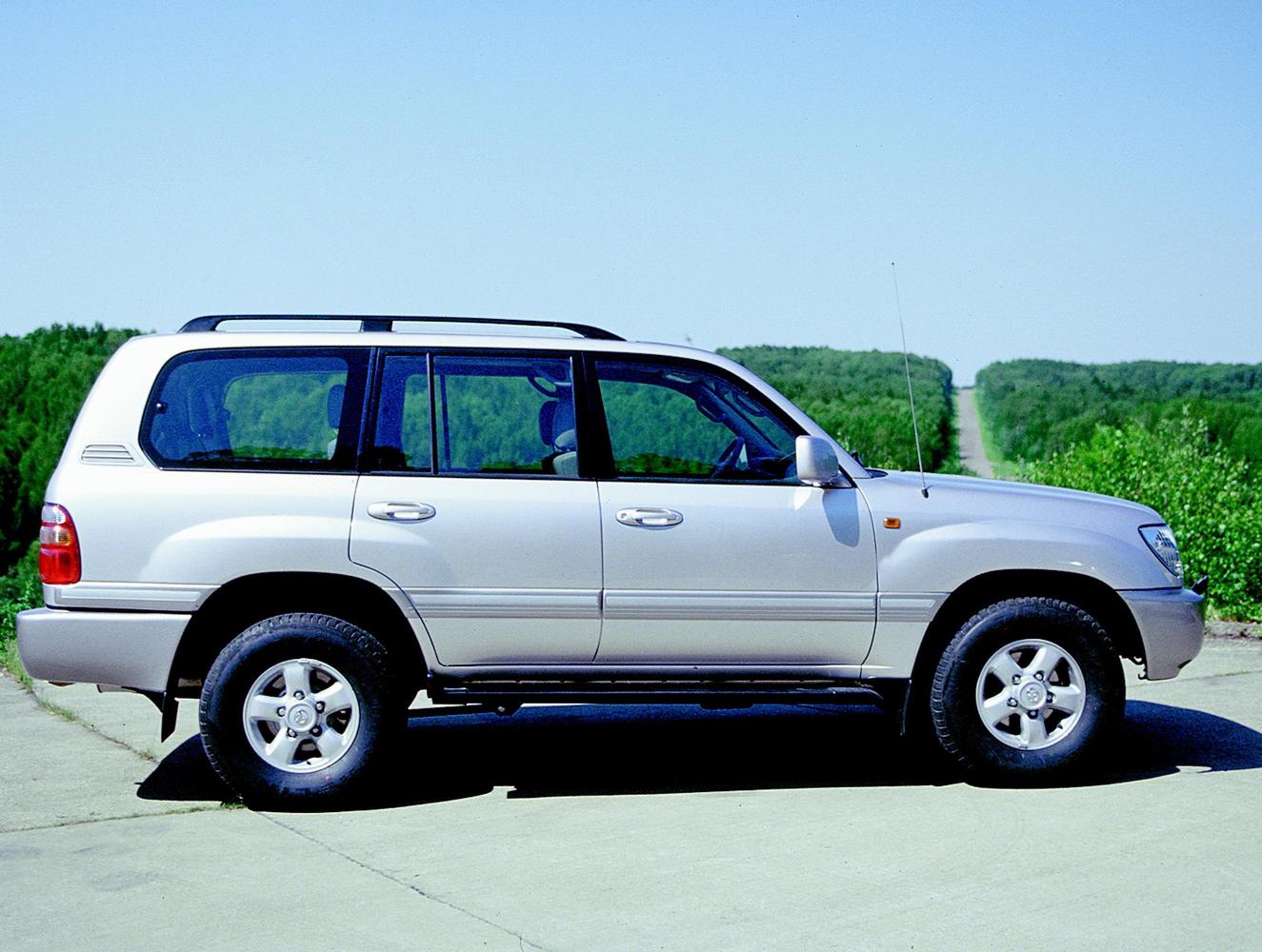 внедорожник Toyota Land Cruiser 1997 - 2002г выпуска модификация 4.2 AT (131 л.с.) 4×4