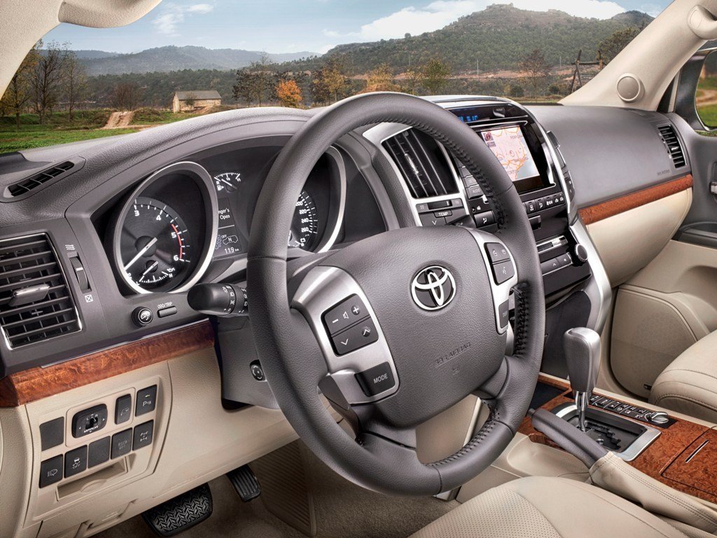 внедорожник Toyota Land Cruiser 2012 - 2015г выпуска модификация 4.0 AT (243 л.с.) 4×4