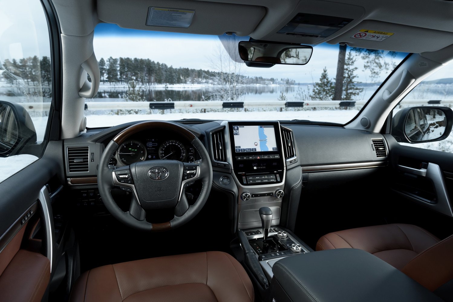 внедорожник Toyota Land Cruiser 2015 - 2016г выпуска модификация 5.7 AT (381 л.с.) 4×4