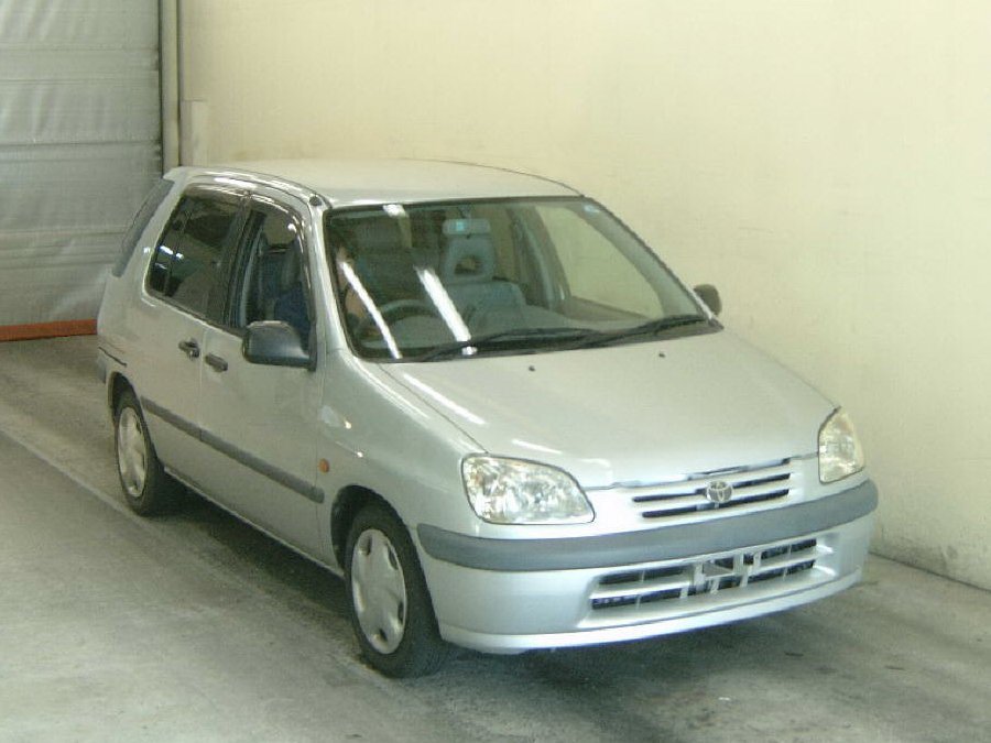 Toyota Raum 1997 - 2003