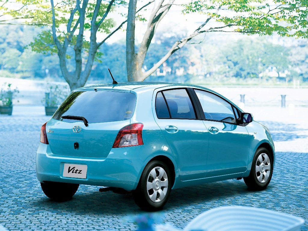 хэтчбек 5 дв. Toyota Vitz 2005 - 2010г выпуска модификация 1.0 CVT (71 л.с.)