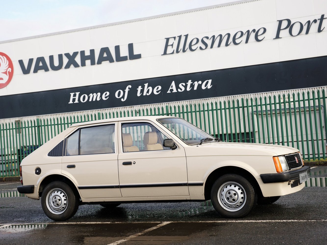 хэтчбек 5 дв. Vauxhall Astra 1979 - 1984г выпуска модификация 1.2 MT (52 л.с.)