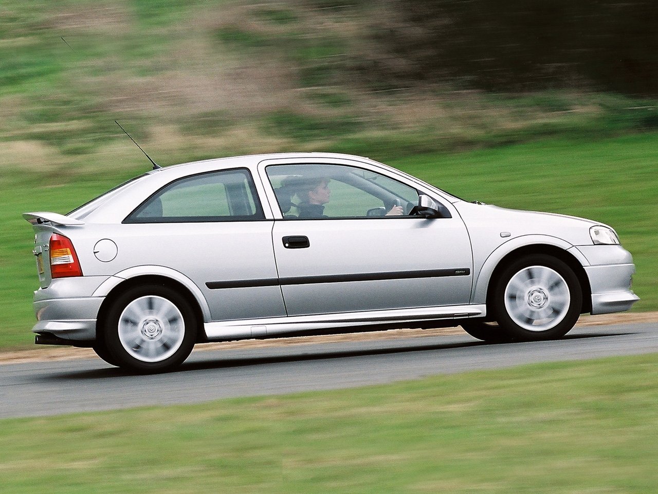хэтчбек 3 дв. Vauxhall Astra 1998 - 2005г выпуска модификация 1.4 MT (90 л.с.)