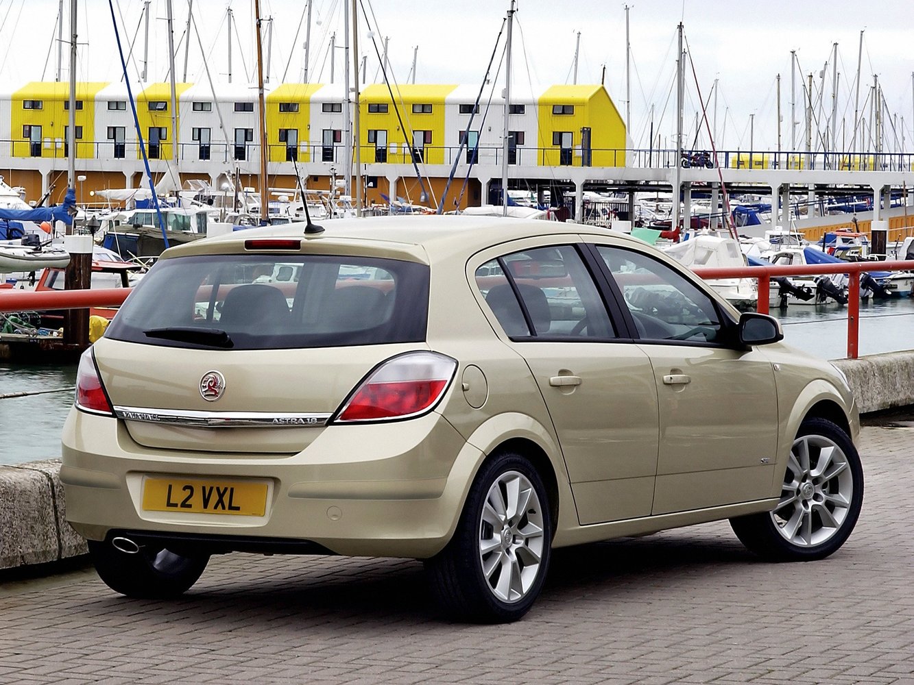 хэтчбек 5 дв. Vauxhall Astra 2004 - 2010г выпуска модификация 1.6 MT (105 л.с.)