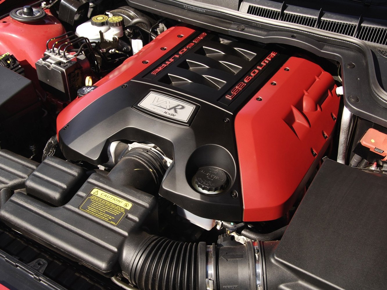 седан Vauxhall VXR8 2007 - 2009г выпуска модификация 6.2 AT (431 л.с.)