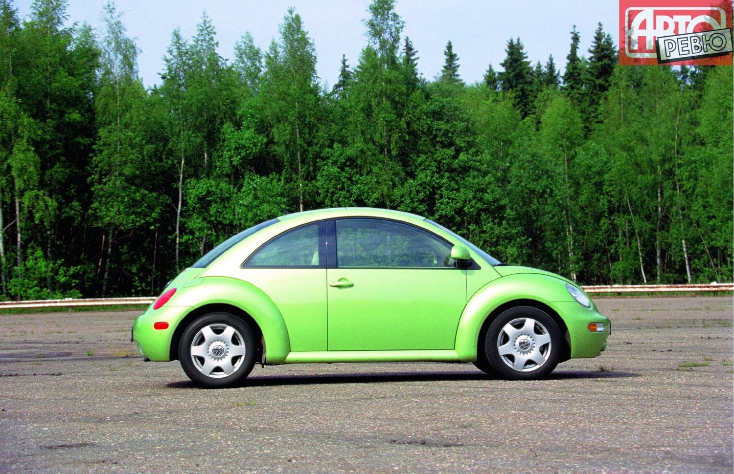 хэтчбек 3 дв. Volkswagen Beetle 1998 - 2005г выпуска модификация 1.4 MT (75 л.с.)