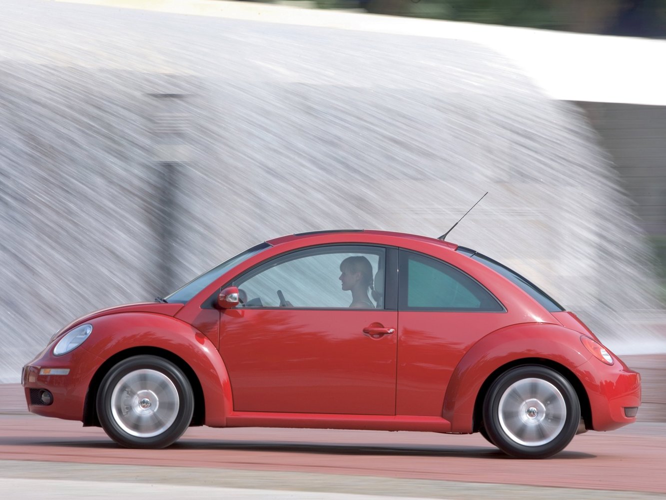 хэтчбек 3 дв. Volkswagen Beetle 2005 - 2010г выпуска модификация 1.4 MT (75 л.с.)