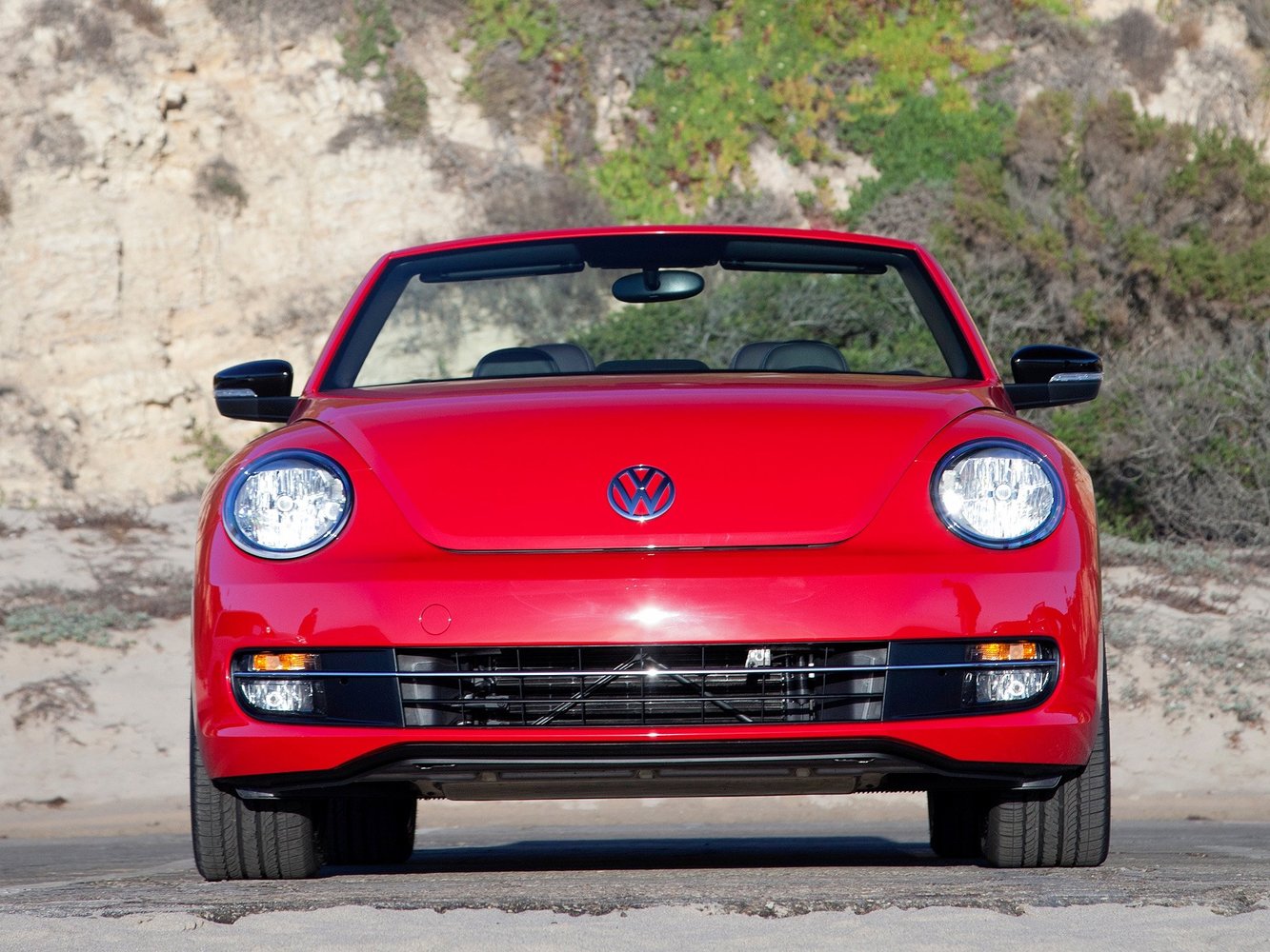 кабриолет Volkswagen Beetle 2013 - 2016г выпуска модификация 1.2 AMT (105 л.с.)