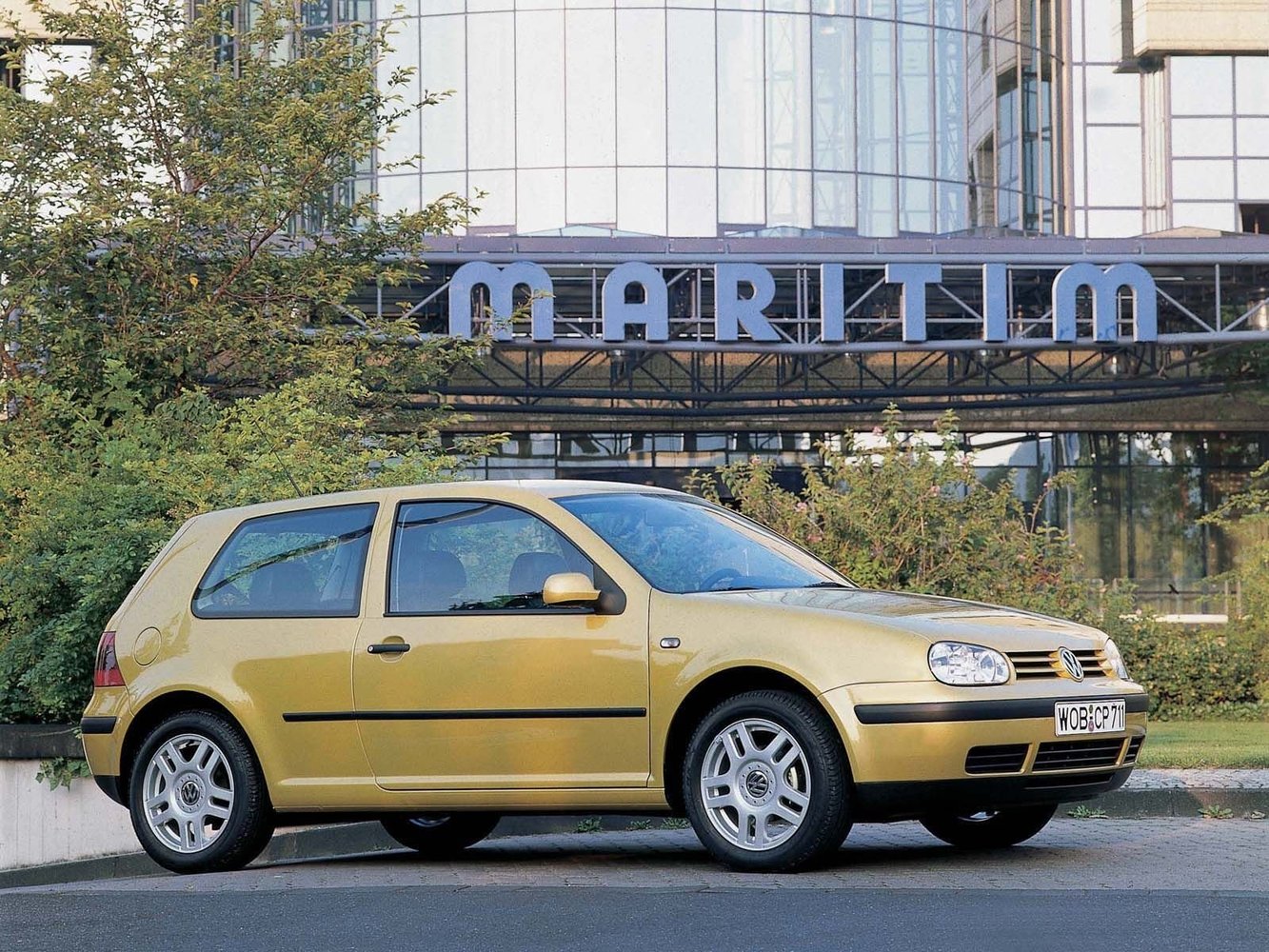 хэтчбек 3 дв. Volkswagen Golf 1997 - 2003г выпуска модификация 1.4 MT (75 л.с.)