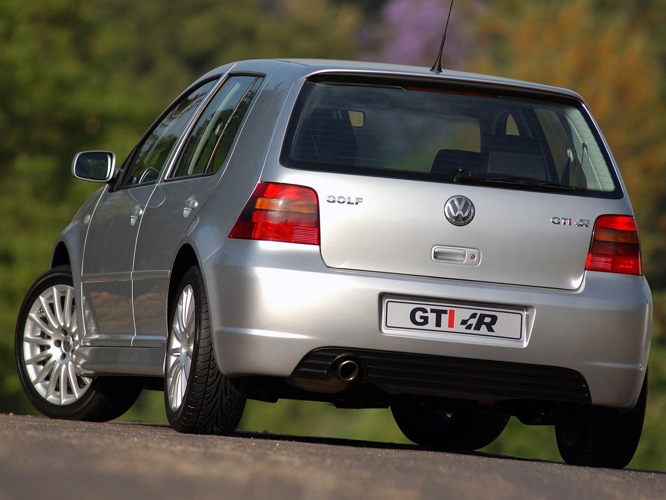 хэтчбек 5 дв. Volkswagen Golf GTI 1998 - 2003г выпуска модификация 1.8 MT (180 л.с.)