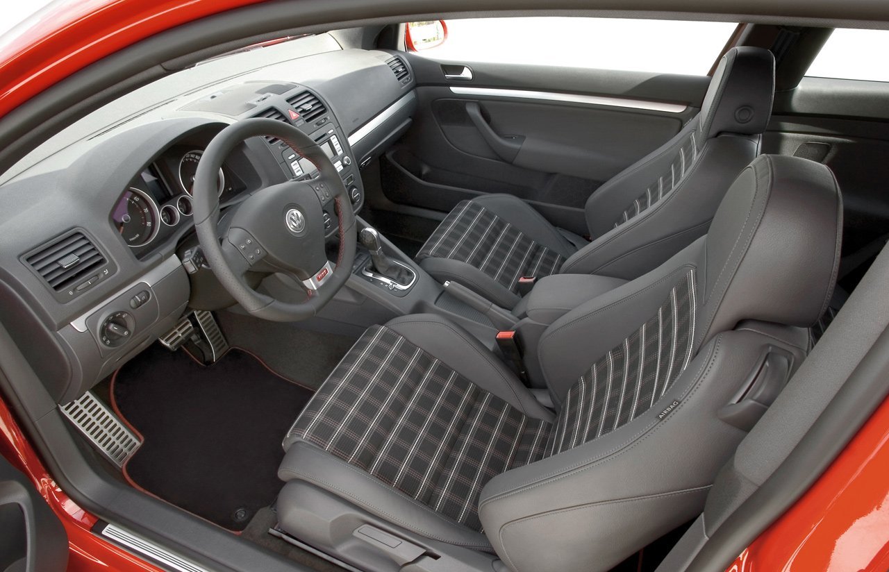 хэтчбек 3 дв. GTI Volkswagen Golf GTI 2004 - 2009г выпуска модификация 2.0 AMT (200 л.с.)