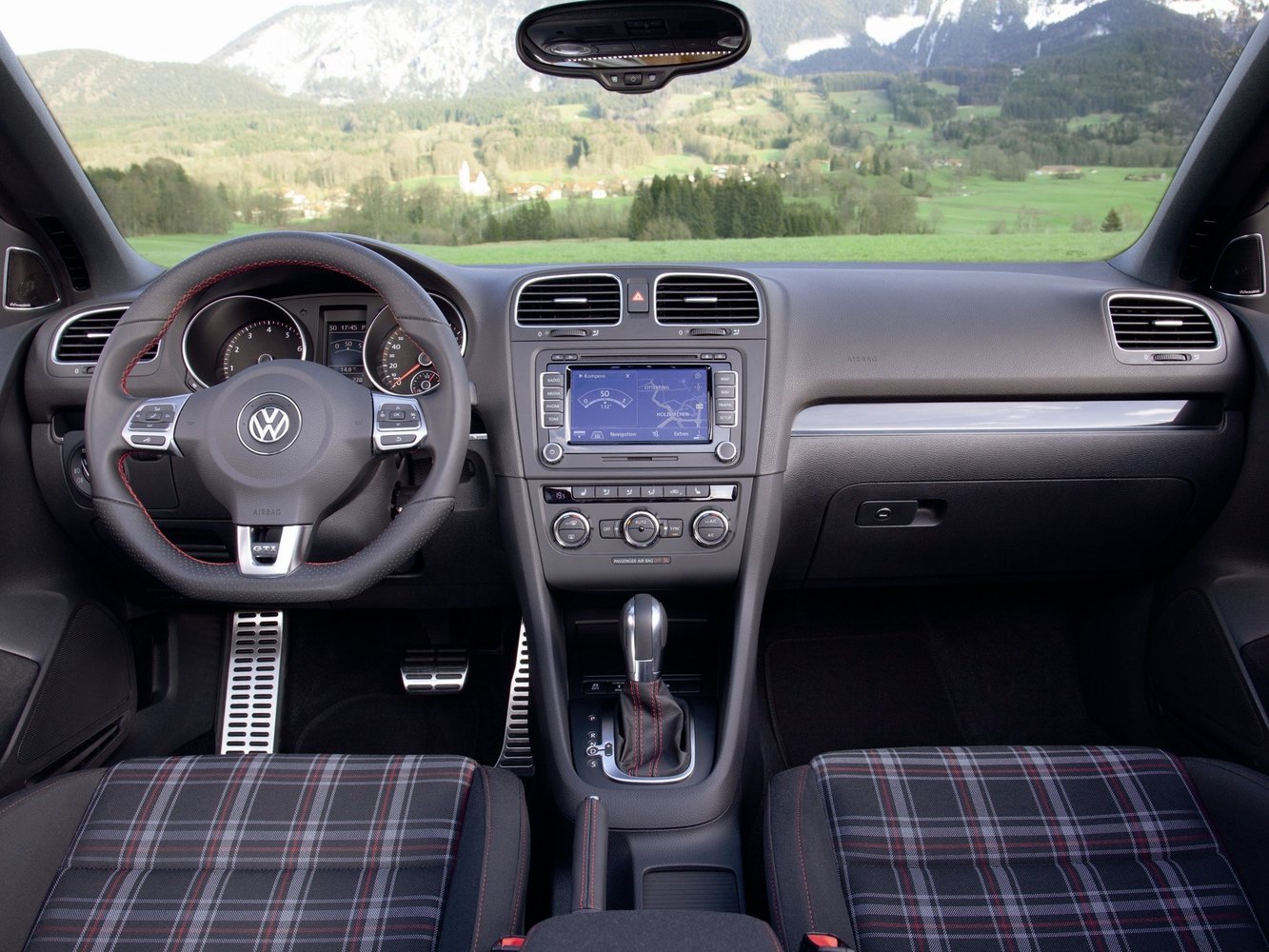 кабриолет Volkswagen Golf GTI 2009 - 2012г выпуска модификация 2.0 AMT (210 л.с.)