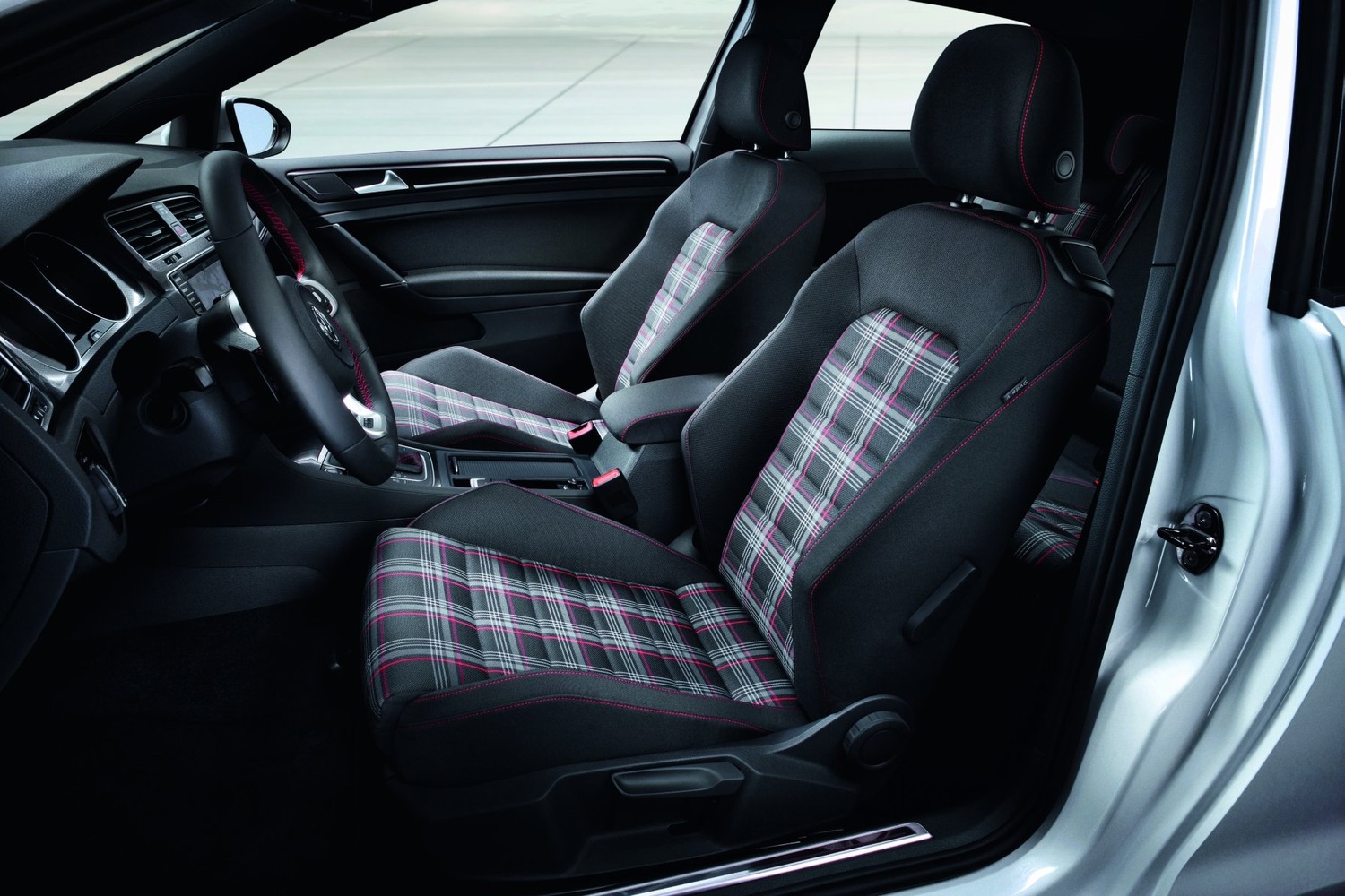 хэтчбек 3 дв. Volkswagen Golf GTI 2013 - 2016г выпуска модификация 2.0 AMT (230 л.с.)