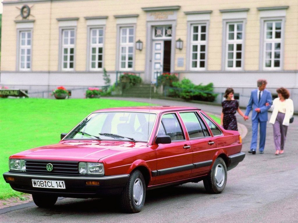 седан Volkswagen Passat 1980 - 1988г выпуска модификация 1.6 MT (70 л.с.)