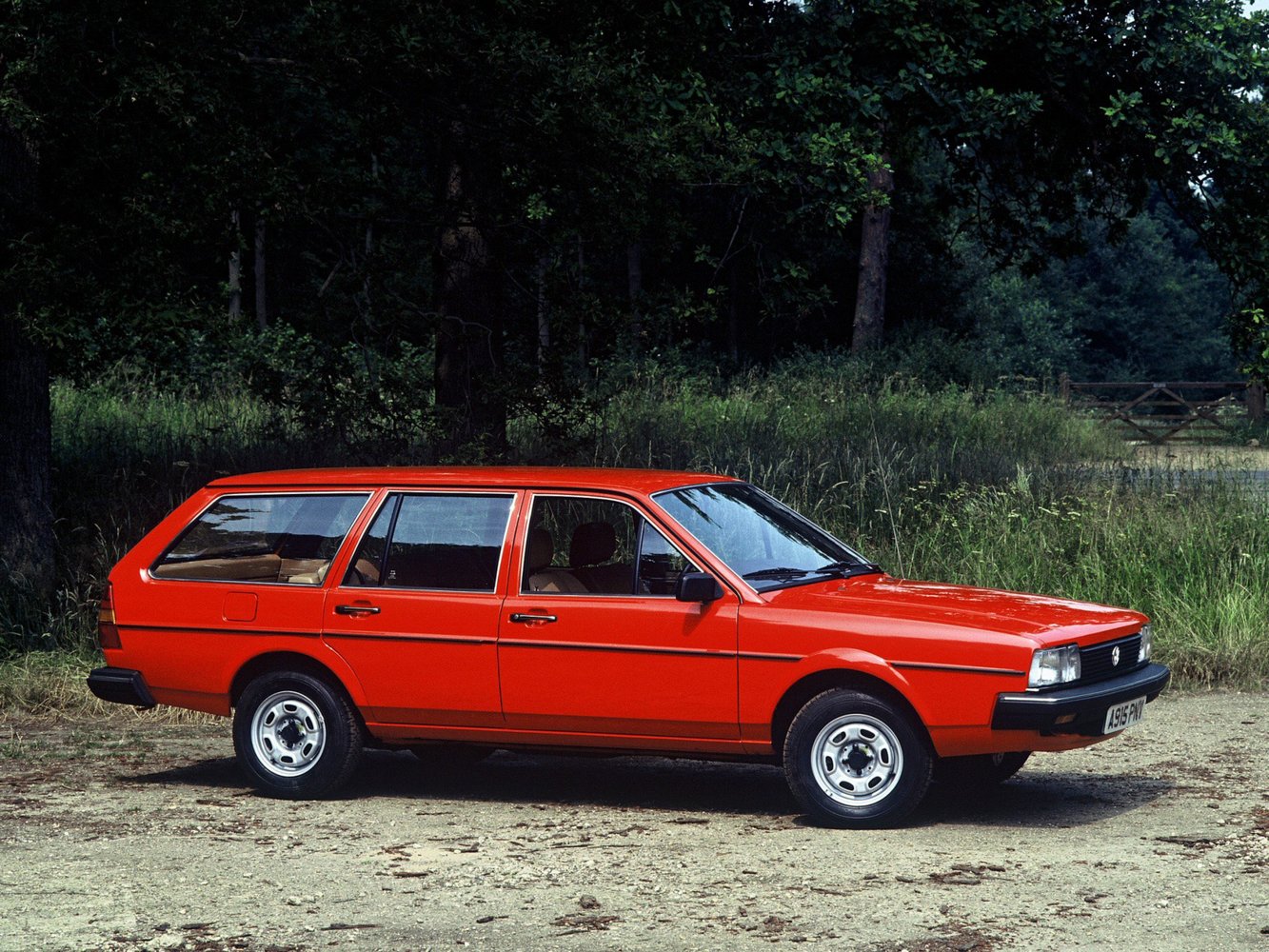 универсал Volkswagen Passat 1980 - 1988г выпуска модификация 1.3 MT (55 л.с.)