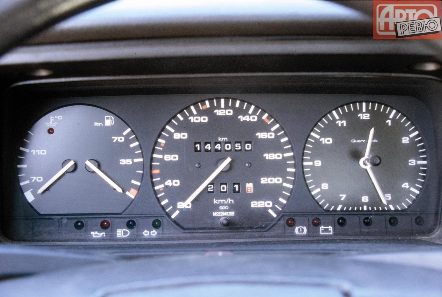 седан Volkswagen Passat 1988 - 1993г выпуска модификация 1.6 MT (72 л.с.)