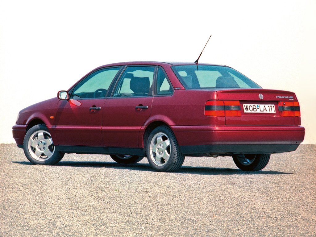 седан Volkswagen Passat 1993 - 1997г выпуска модификация 1.6 AT (101 л.с.)