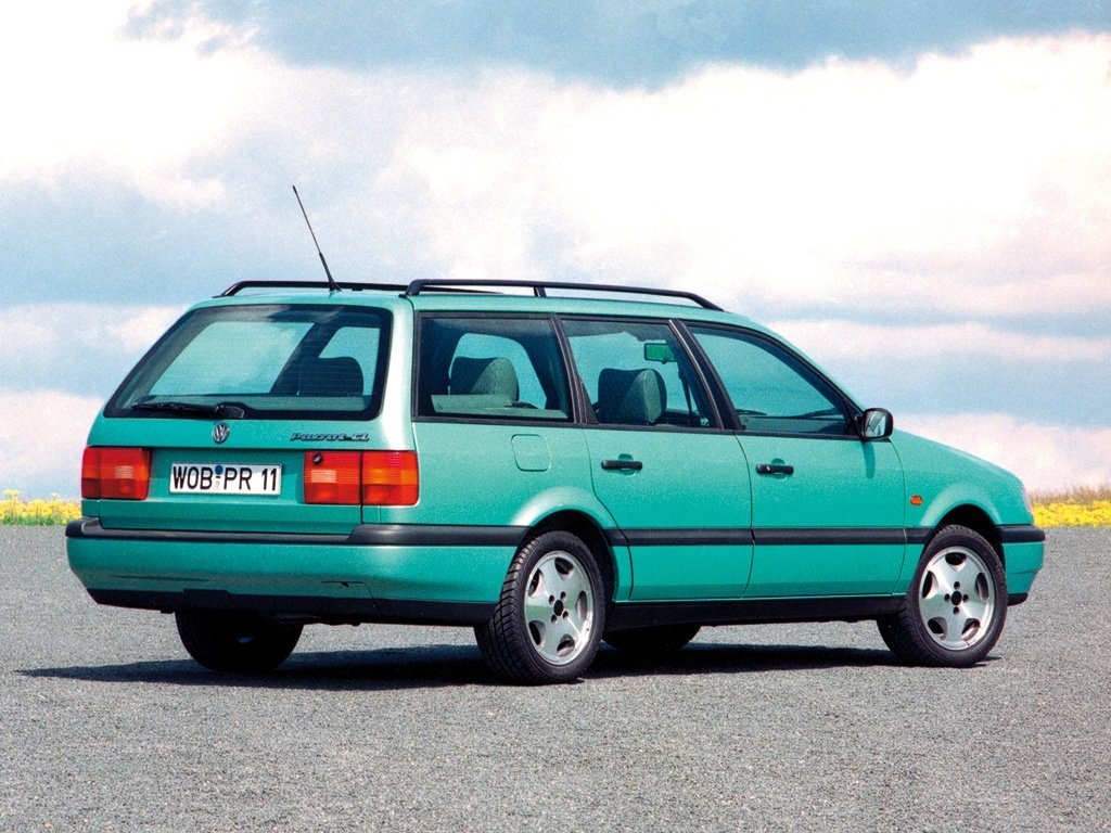 универсал Volkswagen Passat 1993 - 1997г выпуска модификация 1.6 MT (101 л.с.)