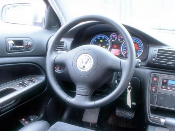 седан Volkswagen Passat 2000 - 2005г выпуска модификация 1.6 MT (102 л.с.)