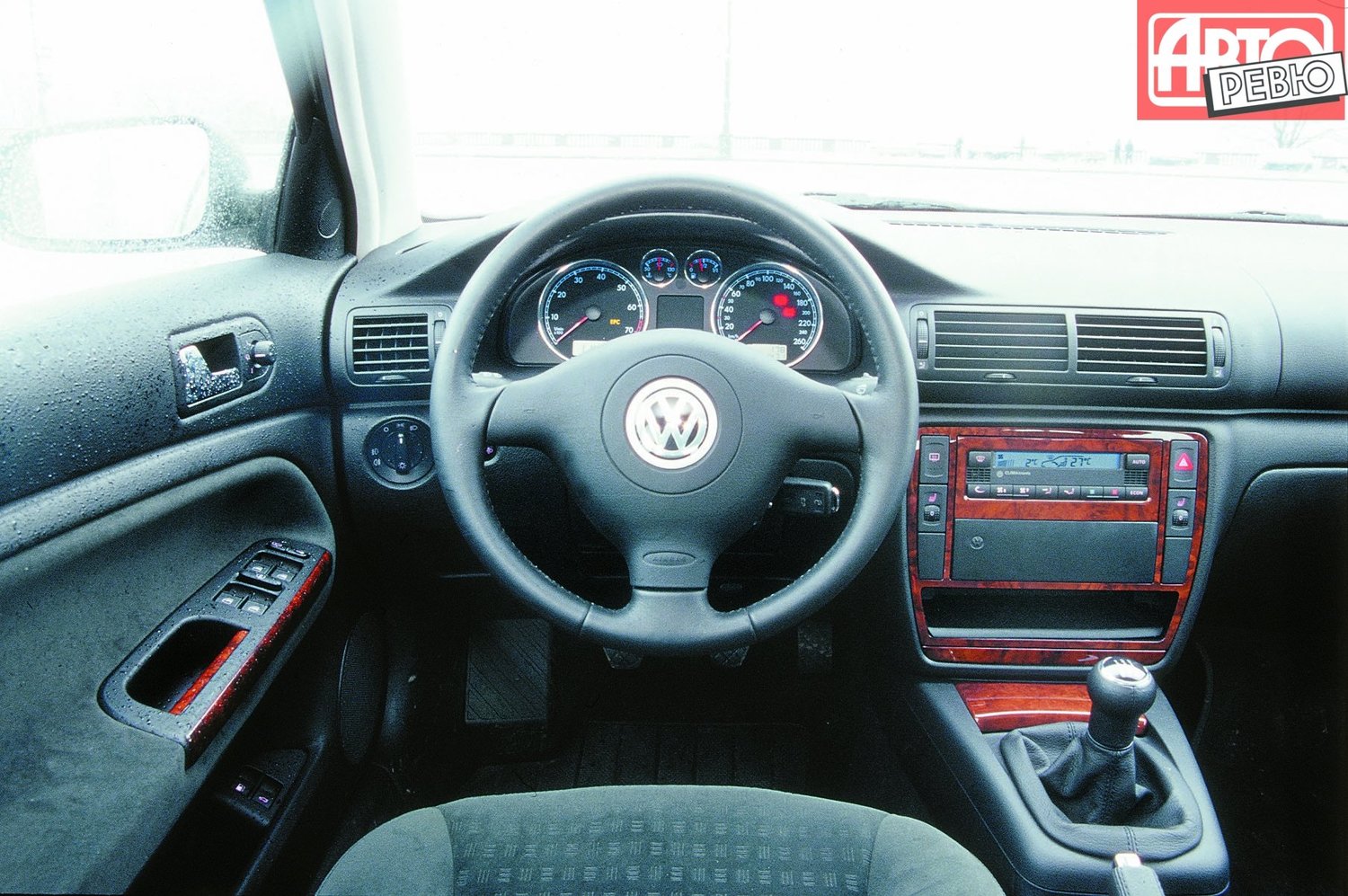 универсал Volkswagen Passat 2000 - 2005г выпуска модификация 1.6 AT (102 л.с.)