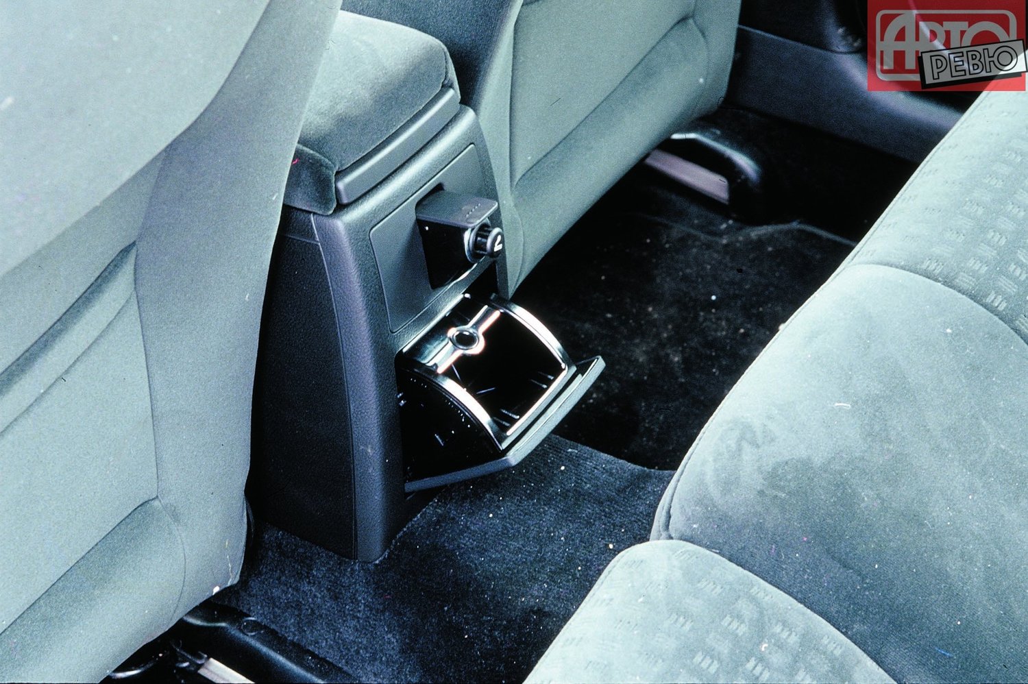 универсал Volkswagen Passat 2000 - 2005г выпуска модификация 1.6 AT (102 л.с.)