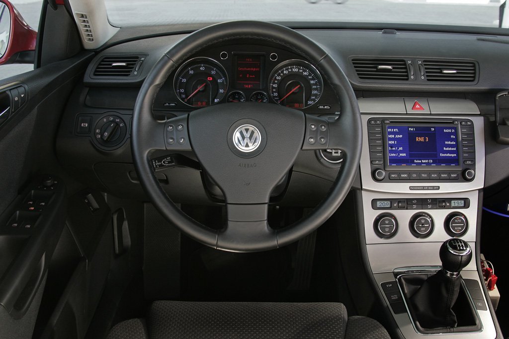 универсал Volkswagen Passat 2005 - 2011г выпуска модификация 1.4 AT (150 л.с.)