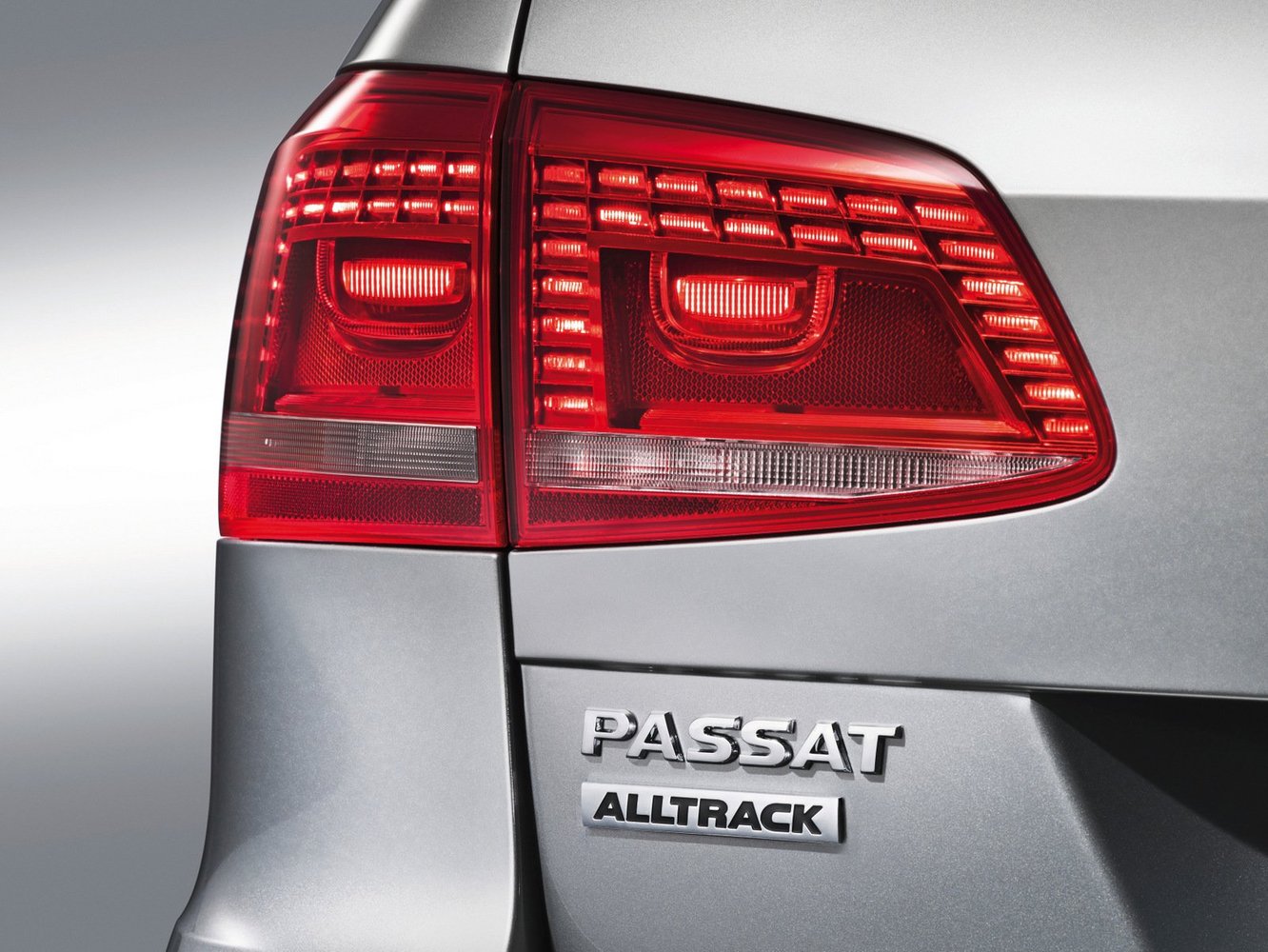 универсал Alltrack Volkswagen Passat 2011 - 2015г выпуска модификация 1.8 MT (160 л.с.) 4×4