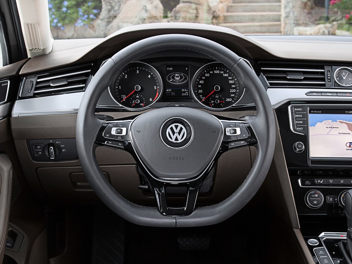 седан Volkswagen Passat 2015 - 2016г выпуска модификация 1.4 AMT (156 л.с.)