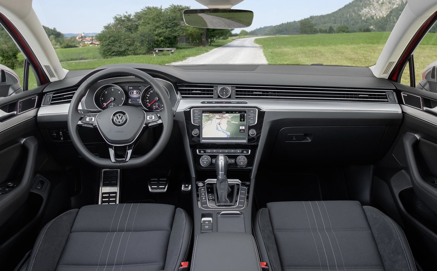 универсал Alltrack Volkswagen Passat 2015 - 2016г выпуска модификация 2.0 AMT (190 л.с.) 4×4
