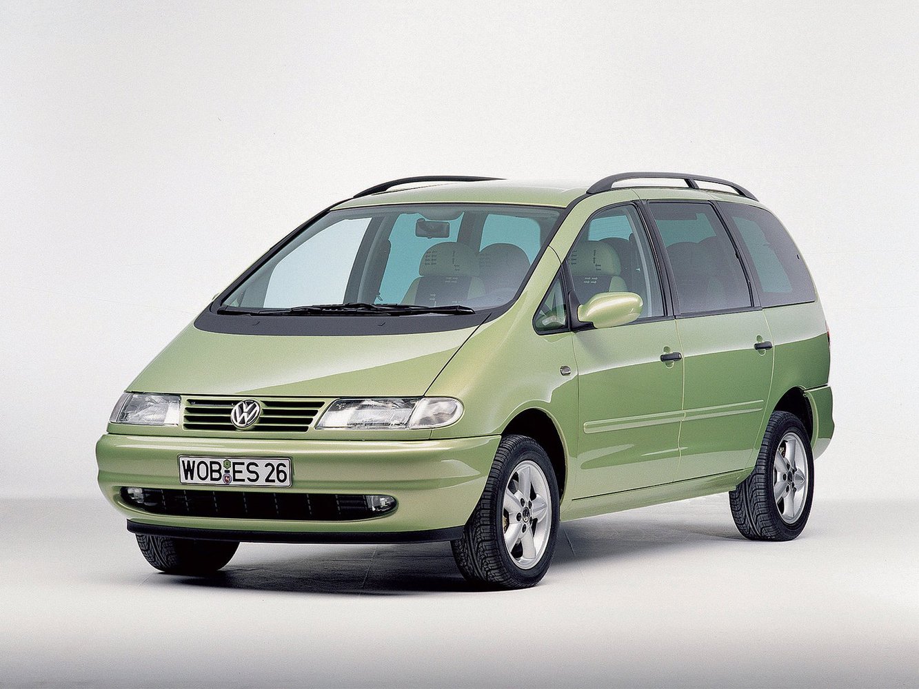 минивэн Volkswagen Sharan 1995 - 2000г выпуска модификация 1.8 AT (150 л.с.)