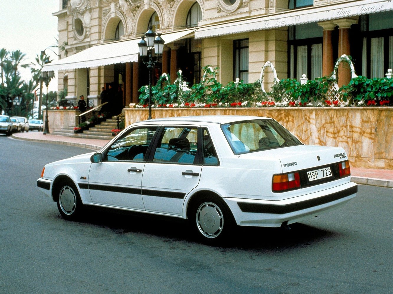 седан Volvo 460 1988 - 1997г выпуска модификация 1.6 MT (82 л.с.)