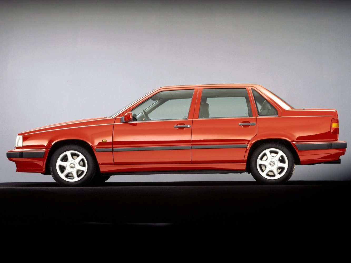 седан Volvo 850 1991 - 1997г выпуска модификация 1.9 MT (143 л.с.)