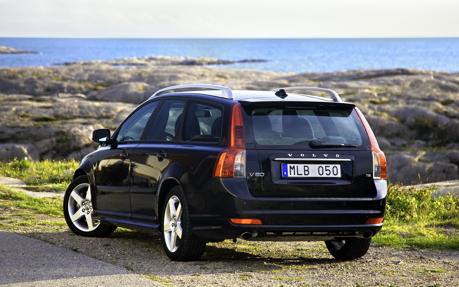 универсал Volvo V50 2007 - 2012г выпуска модификация 1.6 MT (109 л.с.)